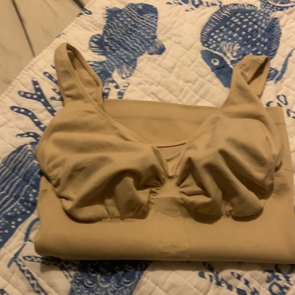 Guess Beige Ribbed Shaper Tank with Built in Cups Smooth Fit soft XS NWOT - Picture 6 of 9